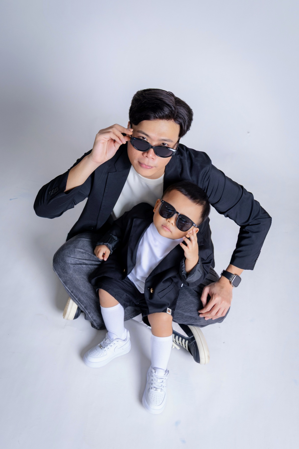 Ben and Teddy dressed in matching black jackets and sunglasses